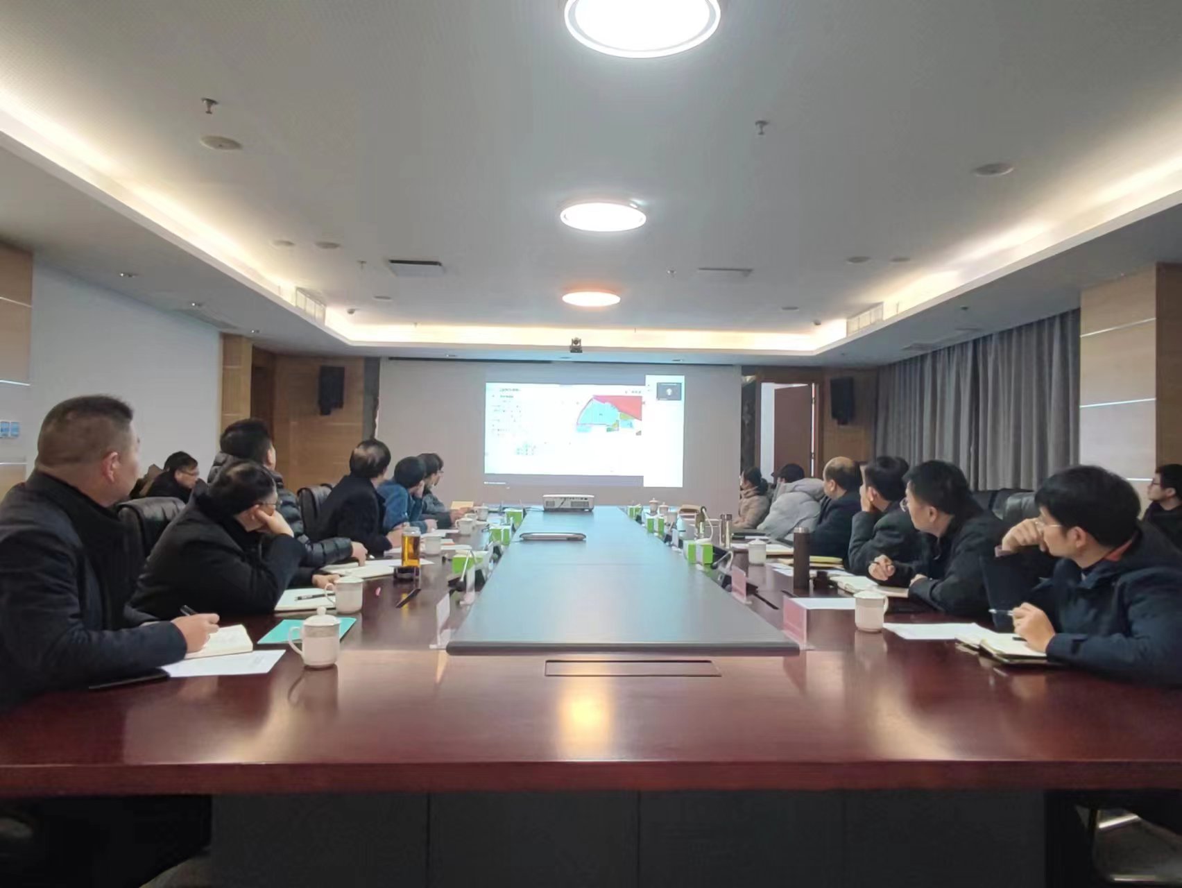 集團召開黃海新區(qū)濱海片區(qū)供熱管道、公共2.jpg