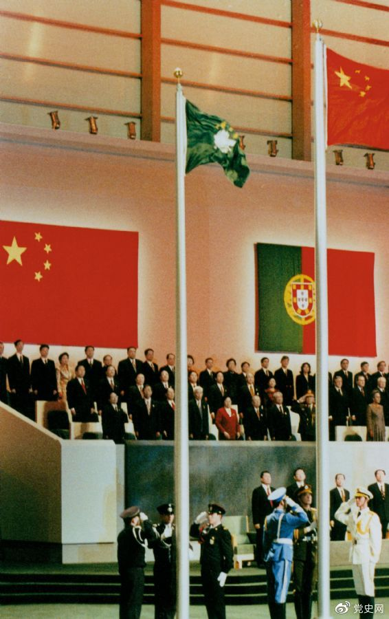 1999年12月20日，中國(guó)政府恢復(fù)行使對(duì)澳門的主權(quán)。